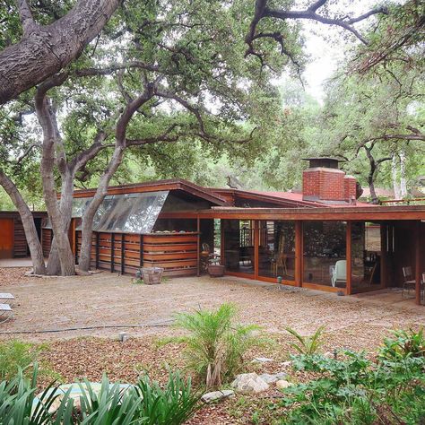 Mcm House Exterior, Mid Century House Interior, Mid Century Modern Homes Exterior, Mcm Home, Mcm House, 70s Home, Mid Century Architecture, Countryside House, Shed Homes