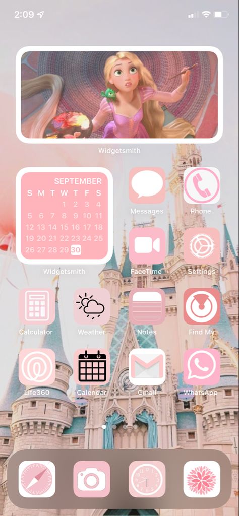 Disney Themed Phone Screen, Ios 16 Home Screen Ideas Disney, Disney Iphone Layout, Disney Homescreen Wallpaper, Disney Home Screen Ideas, Disney Widget Ideas, Disney Phone Theme, Disney Widgets Aesthetic, Disney Iphone Wallpaper Aesthetic