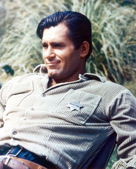 Cheyenne Bodie Clint Walker Fan Group | Clint Walker as Marshal Cheyenne Bodie | Facebook Clint Walker Actor, Cheyenne Bodie, Clint Walker, Hollywood Cinema, Burt Reynolds, Tv Westerns, Big Guy, Men In Uniform, Hollywood Stars