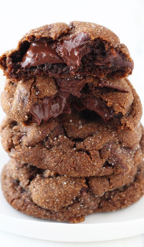 Chewy Chocolate Gingerbread Cookies are my all-time favorite holiday cookie! They’re ultra chewy and loaded with festive spices and gooey chunks of chocolate. #gingerbread #chocolate #cookie #handletheheat #christmas Gingerbread Chocolate, Chocolate Gingerbread Cookies, Dessert Holiday, Chocolate Gingerbread, Cookies Gingerbread, Ginger Bread Cookies Recipe, Baking Recipe, Christmas Dessert, Ginger Cookies