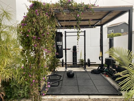 Patio Gym Ideas Small, Workout Patio, Outside Home Gym, Diy Outdoor Workout Area, Pergola Gym, Backyard Workout Area, Outdoor Workout Space, Patio Gym Ideas, Outdoor Gym Ideas Backyards