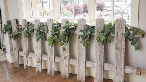 Wedding Fence Decor, Repurposed Fence Panels, Old Picket Fence, Fence Backdrop, Valentine Banquet, Floral Mechanics, Banquet Decor, Backyard Wedding Ideas, Decoration For Wedding