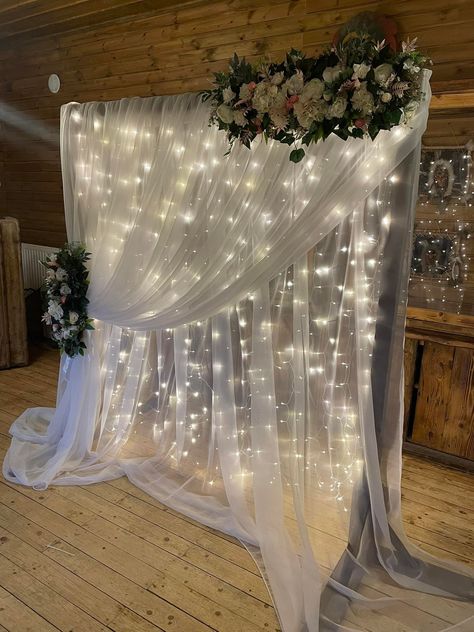 Elegant Photo Booth Ideas, Wedding Arch With Fairy Lights, Quince Photo Backdrop Ideas, Prom Photo Wall Backdrop Ideas, Wedding Photo Spot Ideas, Enchanted Photobooth, Quince Photo Booth Ideas, Wedding Photo Booth Ideas Elegant, Debut Decorations Backdrops