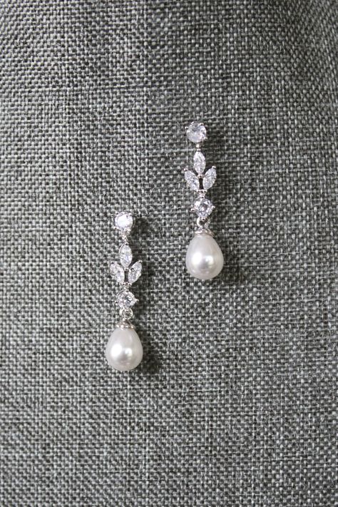 Diamond And Pearl Earrings, Bridgerton Style, Bridal Drop Earrings, Matric Farewell, Bridal Pearl Earrings, Crystal Wedding Tiaras, Crystal Bridal Tiaras, Bridal Earrings Drop, Wedding 2025