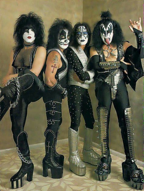 KISS (Reunion-Era lineup). Kiss Band Outfits, Kiss Halloween Costumes, Band Costumes, Kiss Group, Kiss Costume, Kiss Artwork, Gene Simmons Kiss, Eric Singer, Kiss Outfits