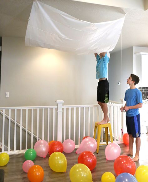 DIY balloon drop for New Year's Eve - It's Always Autumn Diy Kids New Years Eve Party, New Year’s Eve Decorations For Kids, New Year’s Eve Activities For Families, Kids Nye Balloon Drop, New Year Eve Party For Kids, Kids Ball Drop New Years Eve, New Year’s Eve Food Board, Kids Balloon Drop New Years Eve, New Years Ball Drop Diy