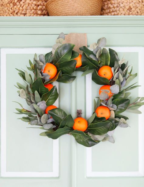 easy diy orange wreath Orange Wreaths For Front Door, Wreath With Oranges, Music Office, Fruit Wreath, Book Page Wreath, Orange Wreath, Creative Wreaths, Diy Spring Wreath, Modern Wreath