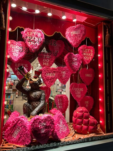 Jewelry Store Displays, Store Displays, Valentine Crafts, Window Display, Flower Shop, Jewelry Stores, Pop Up, Valentine's Day, Valentines Day