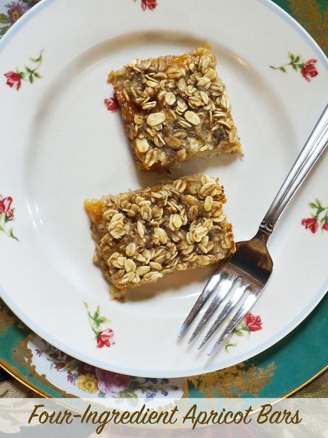 Four-Ingredient Apricot Bars - Jazzy Vegetarian - Vegan and Delicious! Jazzy Vegetarian, Apricot Bars, Banana Stand, Vegetarian Desserts, Gluten Free Snacks, Ripe Banana, 2 Ingredients, Baking Pans, Vegan Vegetarian