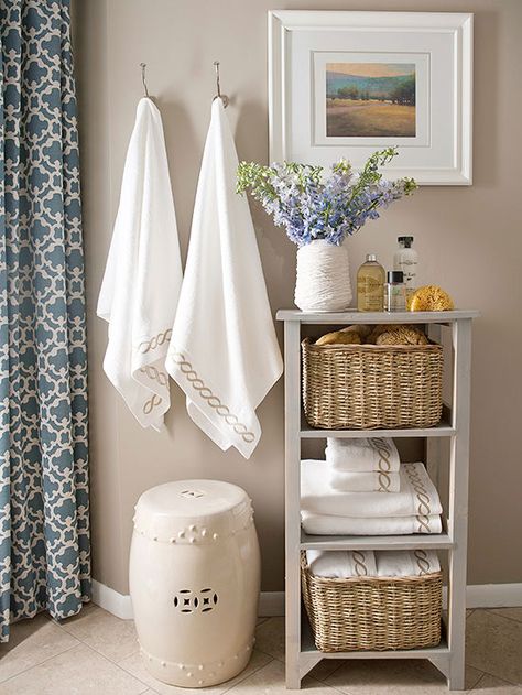 Very often in small spaces, there's not room for overly large furniture or lots of extras. That's why the search for sized-down furniture can yield unexpected rewards -- even the three-shelf unit here. It offers just enough space for extra towels and toiletries, as well as pretty display space. Taupe Bathroom, Best Bathroom Paint Colors, Small Bathroom Colors, Taupe Walls, Ideas Para Organizar, Bathroom Paint Colors, Bathroom Color, Best Paint Colors, Small Bathroom Storage