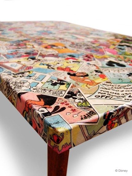 decoupage a table or desk with pictures, comics, stamps, movie tickets, etc. to make it look different and fun! Decoupage Table, Bar Deco, Diy Dorm Decor, Hantverk Diy, Diy Muebles Ideas, Decoupage Furniture, Seni Origami, Redo Furniture, Dorm Decorations