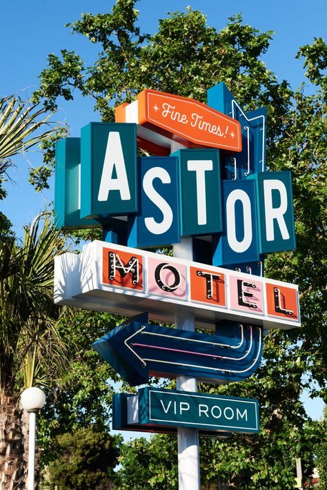 NSW Retro Motel Roadtrip — Adore Home Magazine Retro Signage, Motel Sign, Googie Architecture, Building Signs, Hotel Plan, Vintage Neon Signs, The Local Project, Retro Sign, Hotel Motel