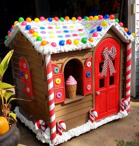 Gingerbread house made from Little Tikes house Easy Outdoor Christmas Decorations, Diy Outdoor Christmas Decor, Christmas Parade Floats, Ginger Bread House Diy, Outdoor Christmas Decor, Gingerbread Diy, Gingerbread Christmas Decor, Gingerbread House Decorations, Gingerbread Decorations