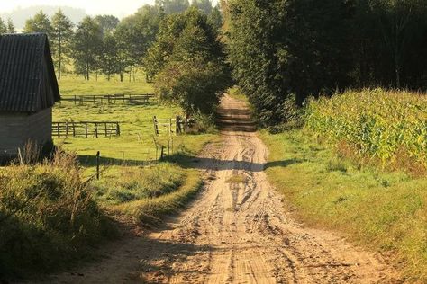 Aesthetic Scenery, Lev Livet, Hijau Mint, Dirt Road, Farm Girl, Secret Life, Nature Aesthetic, Pretty Places, Farm Life