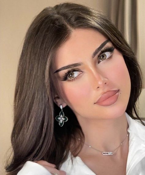 #arab #arabic #arabian #arabaesthetic #arabbeauty #arabwomen #arabgirls #arabwoman #arabgirl #saudi #saudiarabia #saudiwomen #saudigirls #saudigirl #saudiwoman #saudibeauty #saudiarabian Maquillage On Fleek, Arabic Makeup, Classy Makeup, Glam Makeup Look, Fancy Makeup, Glamour Makeup, Makeup Makeover, Makeup Pictures, Glam Makeup