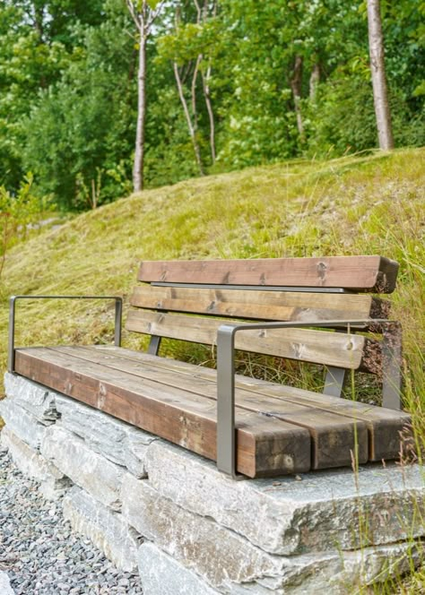 KONG bench takes its inspiration from the untouched nature of Scandinavia. These solid benches are available with or without a backrest and armrests, and can be used on their own or joined. Comes in 200 RAL colours for powder-coating. Untouched Nature, Park Landscape, Different Types Of Wood, Urban Furniture, Pebble Grey, Hot Dip, Street Furniture, Ral Colours, Wood Detail