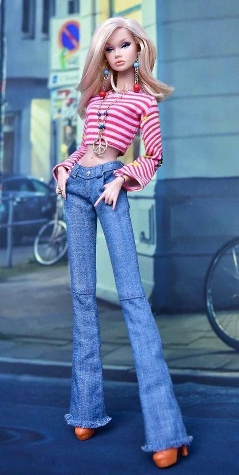 Dark Blue Jeans Outfit, Barbie Jeans, Accessoires Barbie, Fashion Creator, Blue Jean Outfits, Diy Barbie Clothes, Barbie Fashionista Dolls, Glam Doll, Barbie Dress Fashion