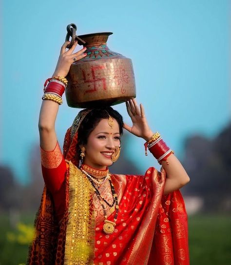 Pahadi Bride Uttarakhand, Uttrakhand Traditional Dress, Pahadi Bride, Garhwali Bride, Garhwali Culture, Uttarakhand Culture, Couple Dancing Aesthetic, Spotify Logo, Bridal Nose Ring