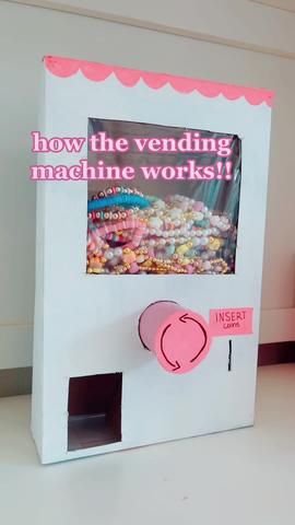 Cardboard Crafts Vending Machine, How To Make A Squishy Vending Machine, Cardboard Box Vending Machine, Homemade Vending Machine, How To Make A Cardboard Vending Machine, Crafting Paper Ideas, Crafts For Kids 9-10, Fun Things To Do With Cardboard, Thing To Make Out Of Paper