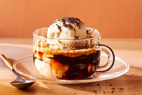 Affogato Recipe Coffee Ice Cream Dessert, Affogato Recipe, Italian Ice Cream, Bacon Appetizers, Delicious Appetizer Recipes, Ice Wine, Special Desserts, Wine Desserts, Ice Cream Treats