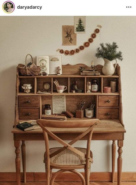 Light Academia Room, Academia Room, Desk Inspiration, Cozy Room Decor, Vintage Room, Cute Room Decor, Light Academia, Décor Diy, Cozy Room