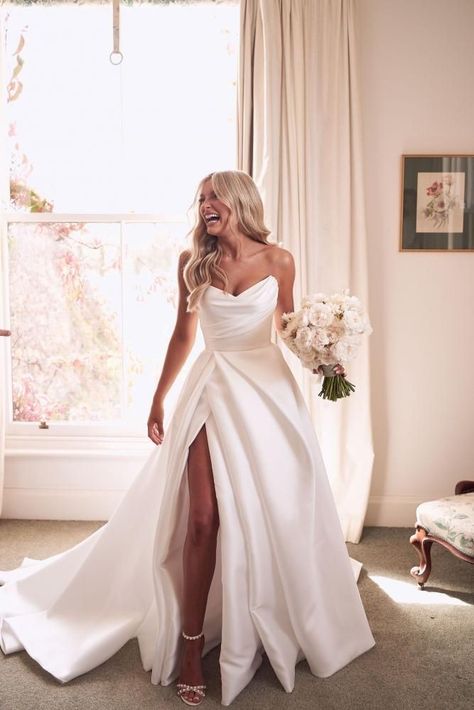 Mariana Hardwick, Slit Wedding Dress, Classy Wedding Dress, Dresses Romantic, White Wedding Dress, Dream Wedding Ideas Dresses, Wedding Dresses Satin, Satin Wedding Dress, Classy Wedding