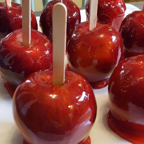 Cinnamon Candied Apples Candied Apples, Candy Apple Recipe, Apple Treat, Cinnamon Candy, Apple Jack, Candy Apple, Candy Apples, Cinnamon Apples, Apple Recipes