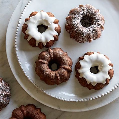 Chocolate Bundt Cakes, Mini Bundt Cakes Recipes, Glaze For Cake, Chocolate Bundt, Mini Bundt, Pampered Chef Recipes, Mini Bundt Cakes, Chocolate Bundt Cake, Mini Tortillas