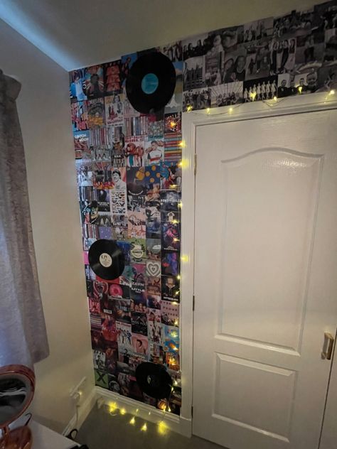 Messy Poster Wall, Poster Covered Walls, Band Poster Wall Room Ideas, 90s Room Aesthetic R&b, Poster Filled Room, Posters On Ceiling, Album Wall Collage, Bedroom Edgy, Poster Layout On Wall