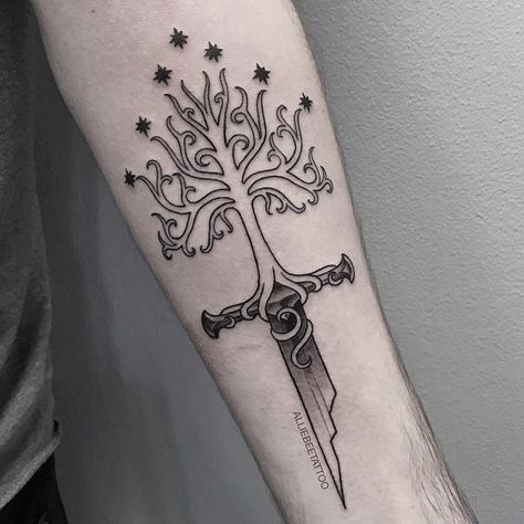 Geeky, Nerdy and Dorky on Instagram: “Such a incredible Lord of the Rings design by @alliebeetattoo 🙌 Plus the shading is 10/10 👌 ⠀⠀⠀⠀⠀⠀⠀⠀⠀⠀ ⠀⠀⠀⠀⠀⠀⠀⠀⠀⠀ ⠀⠀⠀⠀⠀⠀⠀⠀⠀⠀ ⠀⠀⠀⠀⠀⠀⠀⠀⠀⠀…” Lord Of The Rings Design, Tree Of Gondor Tattoo, Tolkien Tattoo, Ring Tattoo Designs, Lotr Tattoo, Lord Of The Rings Tattoo, Nerdy Tattoos, Tattoo Neck, Dibujos Tattoo