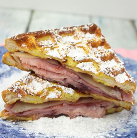 Monte Cristo Sandwich Recipe, Frozen Garlic, Resep Sandwich, Bacon Waffles, Waffle Iron Recipes, Monte Cristo Sandwich, Waffle Maker Recipes, Waffle Sandwich, Waffle Cake