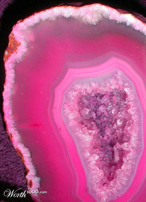 Pink geod Pink Geode, Space Art Gallery, Teal Art, Pink Stones, Marble Painting, Crystal Geode, Pink Agate, Minerals And Gemstones, Rocks And Gems