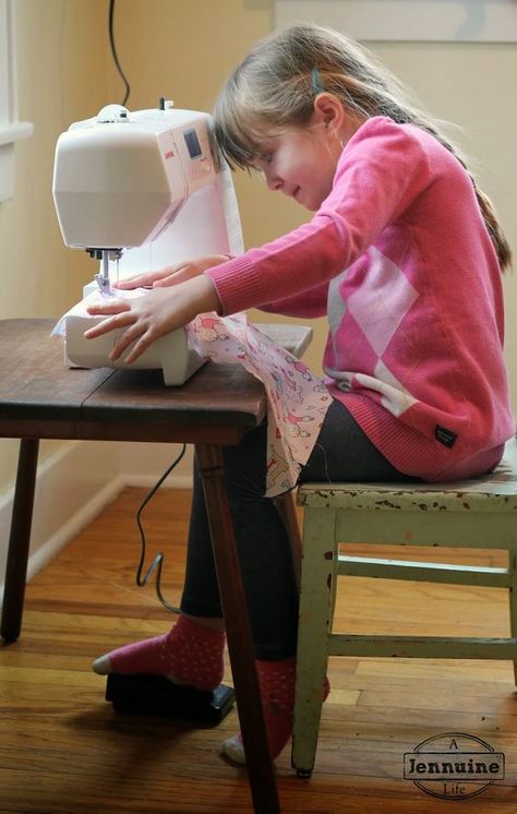 Teaching Kids To Sew, Homeschool Electives, Teaching Sewing, Simple Projects, Easy Lessons, Sewing 101, Kids Sewing, Sewing School, Beginner Sewing