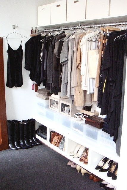 Cleaning Out Your Closet: How To Wardrobe Organiser, Organized Closet, Bench Storage, Walk In Robe, Coat Closet, Dream Closets, Storage Stand, Dressing Area, غرفة ملابس