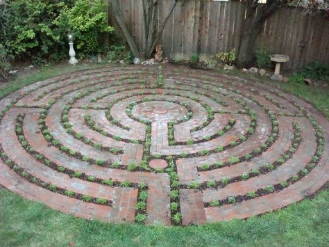 Backyard Maze, Garden Labyrinth, Circular Garden, Labyrinth Garden, Labyrinth Design, Prayer Garden, Maze Design, Meditation Garden, Mosaic Garden