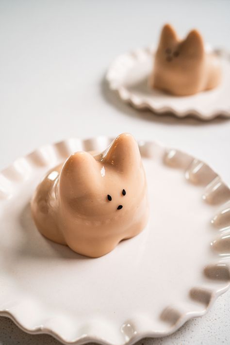 Jiggly Cat Jelly — Jun & Tonic Cute Pudding, Japanese Pudding, Jelly Desserts, Jello Recipes, Jelly Mould, Jelly Recipes, Pudding Desserts, Funny And Cute, Asian Desserts