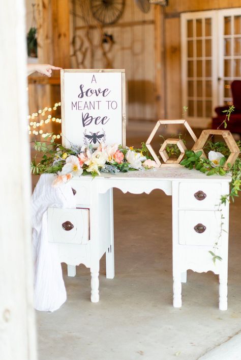 Bee Wedding Theme, Southern Wedding Ideas, Meant To Bee, Bee Wedding, Bridal Shower Inspo, Wedding Shower Themes, Wedding Shower Decorations, Rustic Wedding Inspiration, Bridal Pictures