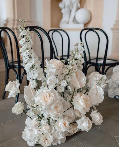 Wedding Ceremony Table Flowers, All White Ceremony Decor, Modern Bridal Flowers, Modern White Wedding Florals, White Aisle Arrangements, All White Weddings, All White Centerpieces Wedding, Floor Arrangements Wedding, Aisle Flowers White