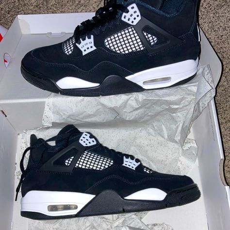 Brand New Never Wore Authentic Air Jordans Four Come With Box And Receipt Jordan Fours, Air Jordan White, Cute Jordans, Zapatillas Jordan Retro, Casual Shoes Women Sneakers, Nike Shoes Women Fashion, Pretty Sneakers, Nike Fashion Shoes, Preppy Shoes