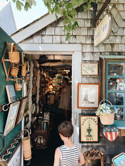 Nantucket | A Family Travel Guide » Homesong Nantucket Family Vacation, Nantucket Travel Guide, Classic New England Style, New England Coastal Aesthetic, Nantucket Homes Exterior, Nantucket Fall, Nantucket Aesthetic, Cape Cod Aesthetic, New England Prep