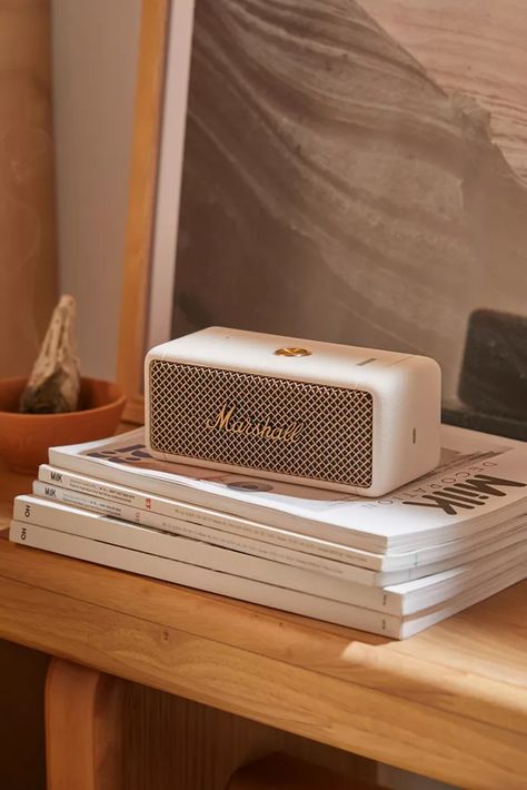 Marshall Radio, Marshall Bluetooth Speaker, Dorm Desk Organization, Marshall Emberton, Marshall Bluetooth, Room Speakers, Home Speakers, Color Crema, Marshall Speaker