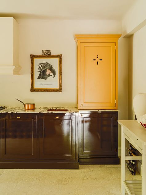 You Don't Need More Than This Amount of Counter Space (Unless You're a Top Chef) Black Gloss Kitchen, Kitchen Cabinets Materials, Mad About The House, Gloss Kitchen, Monday Inspiration, Big Kitchen, Emily Henderson, Modern Kitchen Cabinets, Yellow Kitchen