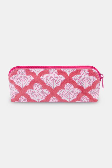 Roller-Rabbit-Jemina-Makeup-Bag Roller Rabbit Pencil Pouch, Roller Rabbit Pencil Case, Pencil Pouches For School, Roller Rabbit Makeup Bag, Preppy Pencil Case, Pencil Bag Aesthetic, Cute Pencil Cases, Preppy School Supplies, School Pouch