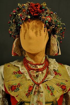 Polish Jewelry Traditional, Polish Art Traditional, Polish Traditional Clothing, Polish Outfits, Polish Folk Dress, Traditional Polish Clothing, Polish Royalty, Polish Clothes, Polish Folk Costume