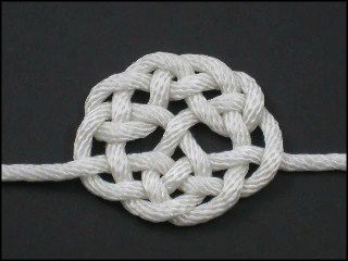 Celtic Tree of Life Knot                                       Click here to learn how to tie the Celtic Tree of Life Knot Celtic Crafts, Decorative Knots, Knots Diy, Knots Tutorial, Celtic Tree Of Life, Rope Knots, Celtic Knotwork, Celtic Tree, Celtic Knots