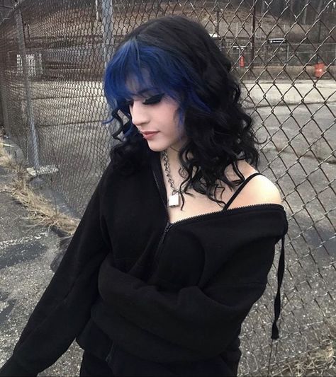 Hair Styke, Impulsive Decisions, Grunge Hairstyles, Goth Hair, Hair Streaks, Dyed Hair Inspiration, Hair Inspiration Short, Emo Hair, Pretty Hair Color