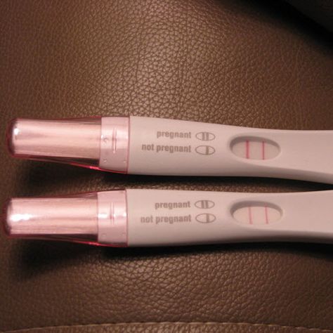 How do Early Pregnancy Tests work? https://www.zoombaby.co.uk/ultra-early-pregnancy-tests #zoombaby #pregnancy #ovulation #pregnancytests Pregnant Test Positive, Positive Pregnancy Test Pictures, Pregnant Test, Operasi Caesar, Early Pregnancy Test, Negative Pregnancy Test, Fake Pregnancy, Belly Bump, Mom Health