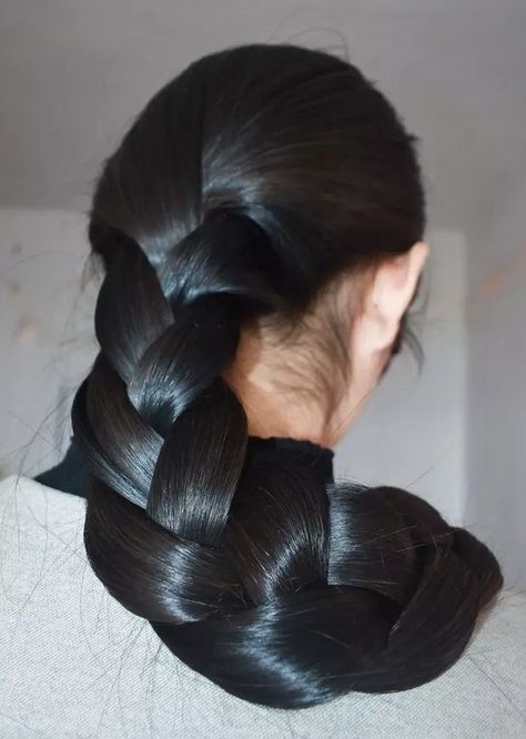 Spring Hairstyles 2023, Thick Silky Hair, Super Thick Hair, Beautiful Healthy Hair, Indian Long Hair Braid, Long Shiny Hair, Long Silky Hair, Really Long Hair, Spring Hairstyles