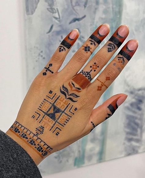 Henna by Dr.Azra on Instagram: "Tatreez inspired by @paintingonmars  #hennaart #henna #tatreez" Jagua Tattoo Design, Henna Tattoo Stencils, Jagua Henna, Jagua Tattoo, Moroccan Inspiration, Finger Henna, Summer Tattoo, Henna Designs Hand, Henna Tattoo Designs