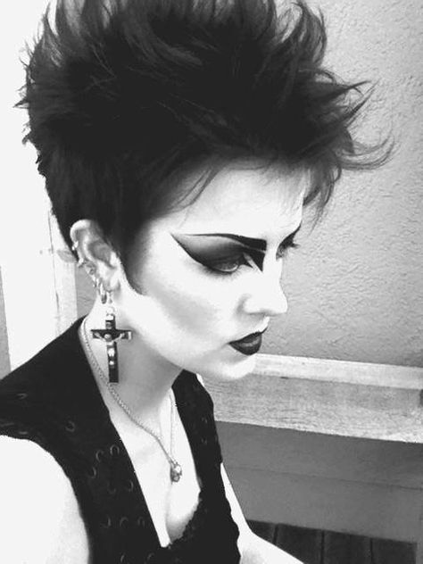 Classic Gothic Makeup, 1980s Punk Makeup, 1980s Goth Makeup, Post Punk Makeup, Classic Goth Makeup, Punk Makeup Eyes, 80s Goth Hair, Punk Makeup 80s, 80s Punk Hair